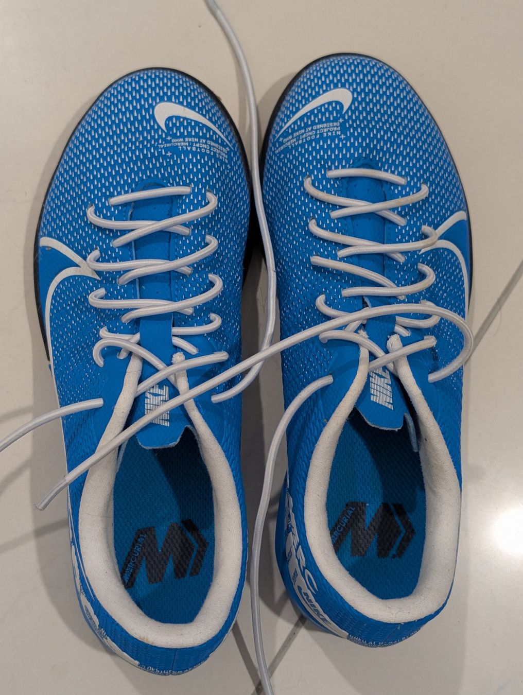 Nike Schuhe für Jungen: Nike Hallenschuhe Grösse 32 – Gebraucht aus Zürich von es8046