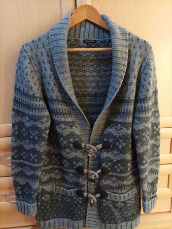 Neuwertige Massimo Dutti Strickjacke