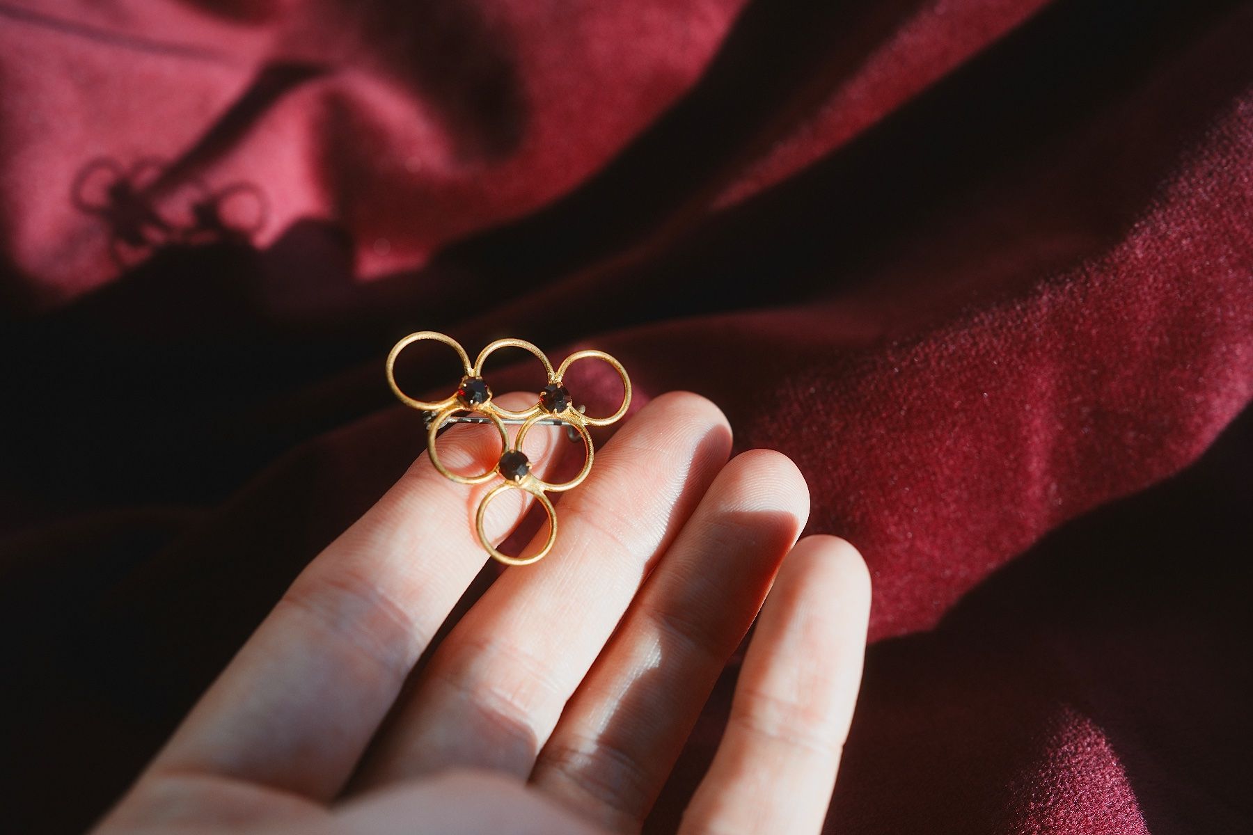 Broches & Aiguilles: Abstrakte Vintage-Brosche mit Ringmotiv – D'occasion à Volketswil par HeredisAntiques 2