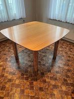 Esstisch Swissmade 110x110cm /Neupreis 1800.-