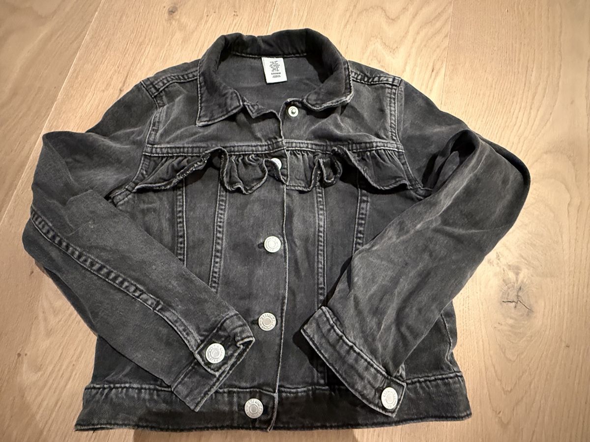 H&M Giacche & Cappotti: Coole Jeansjacke, Grösse 128 – Usato da Rümlang venduto da zflyfa0001