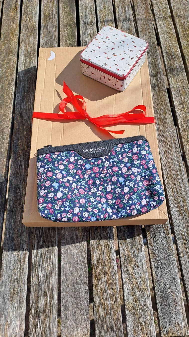 Insegne: Presents - Cutting board + metal tin + fabric bag – Nuovo (secondo la descrizione) da Rieden AG venduto da Werkstattlaedeli 1