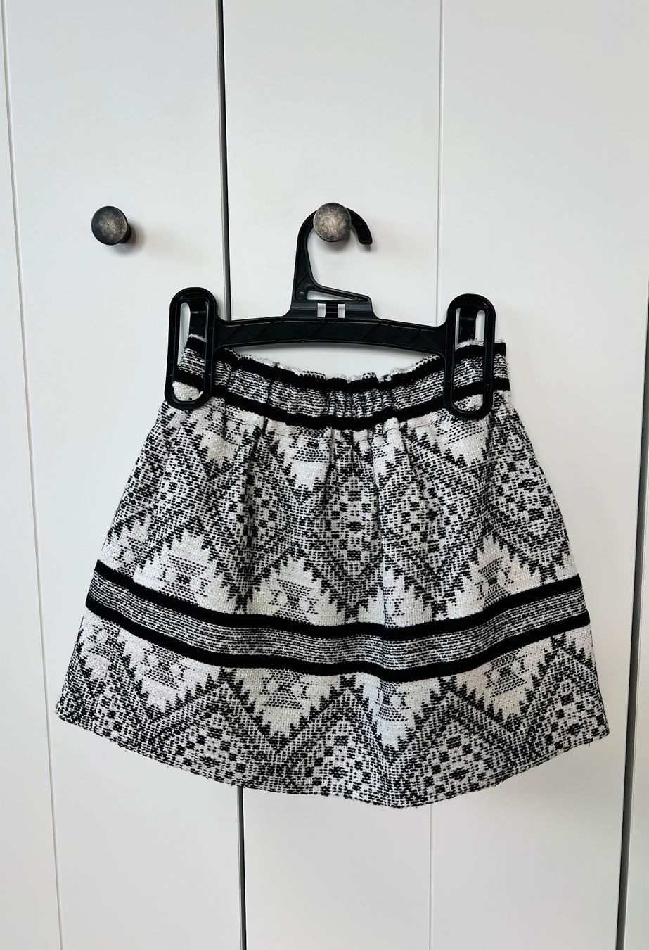 Zara Vestiti & Gonne: Zara 110 Rock weiss schwarz Aztekenmuster – Usato da Burgdorf venduto da rulan 3