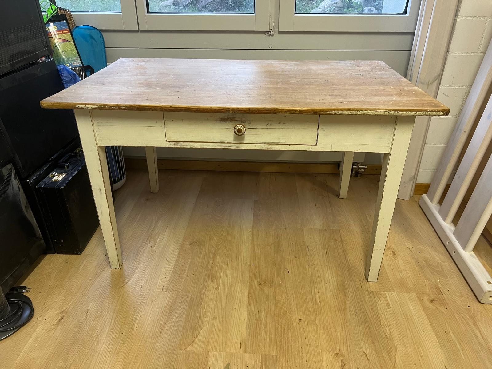 Tavoli: Charmanter Shabby-Chic Tisch – Usato da Meilen venduto da Bigliese