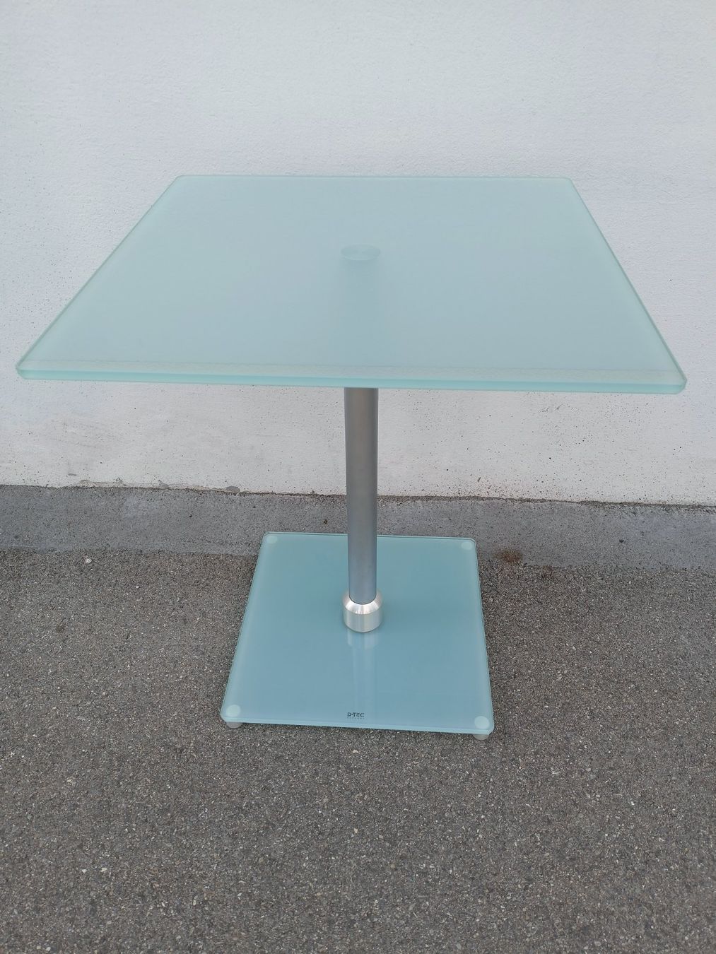 Tavoli: table d'appoint aluminium et verre satiné – Nuovo (secondo la descrizione) da Biel/Bienne venduto da fra_t25n