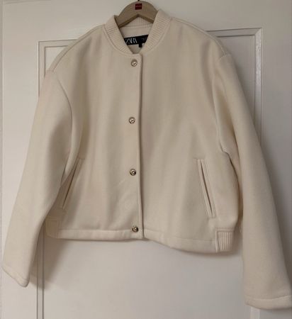 ZARA CREMEFARBENE JACKE