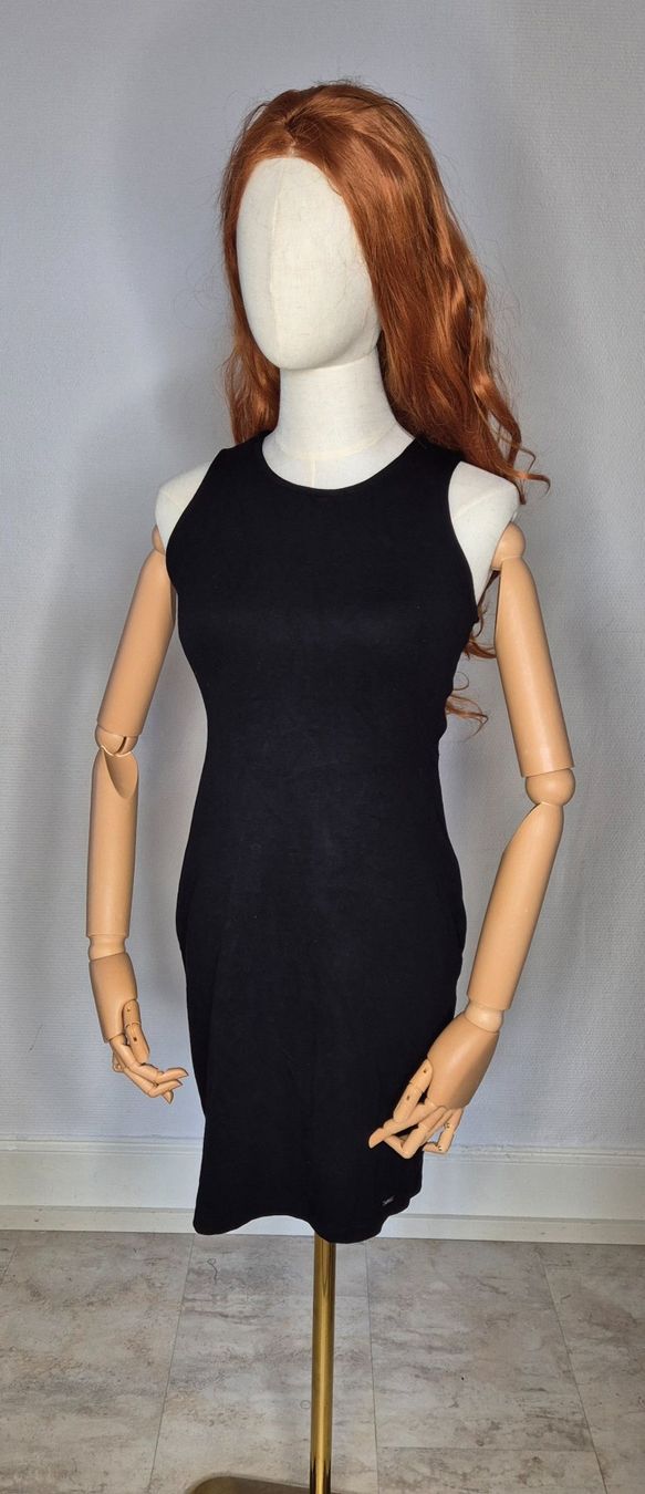 Armani Kleider: Kleines schwarzes Kleid von Armani Exchange – Gebraucht aus Leissigen von ali_k9v8 3