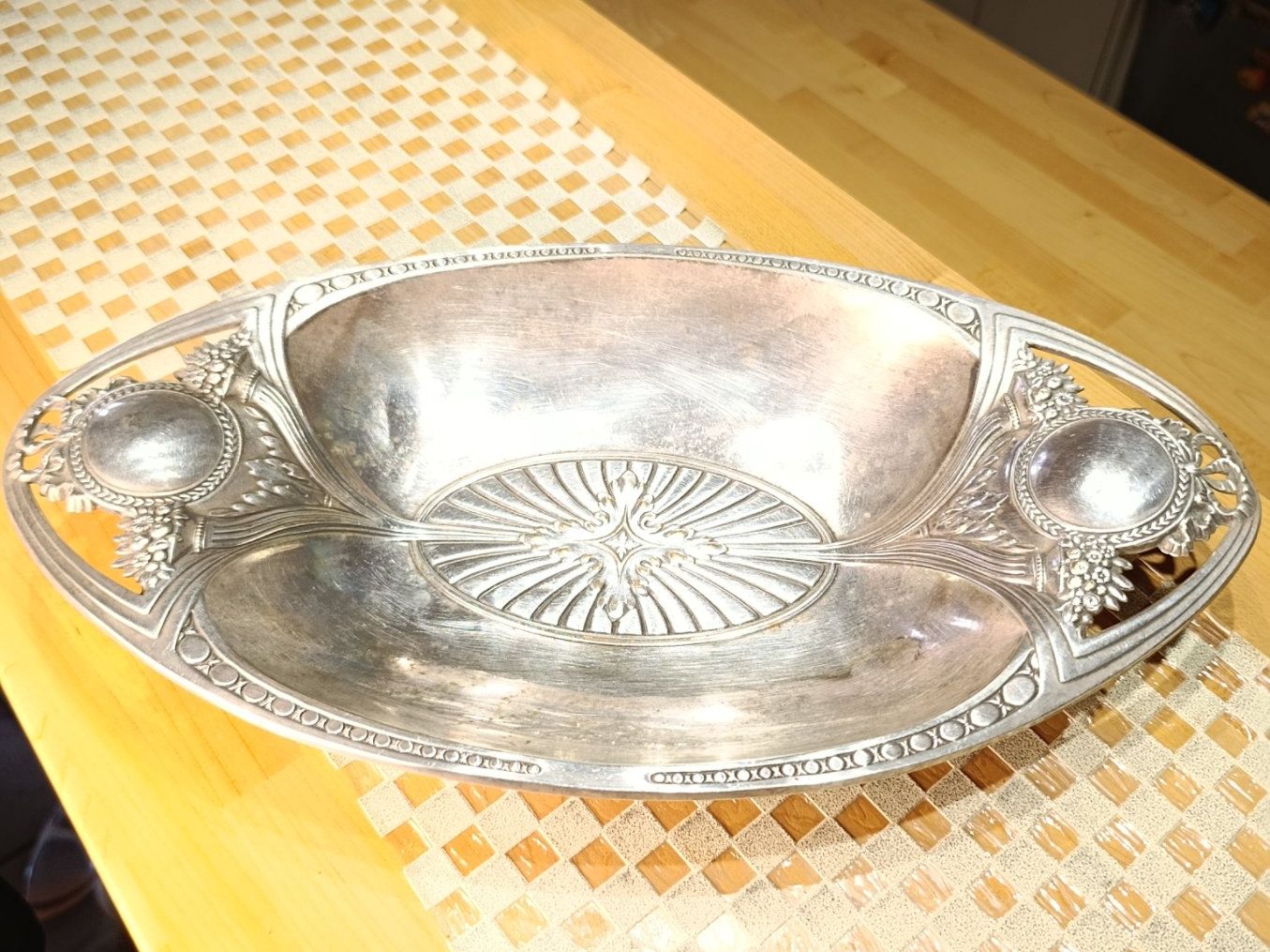Piatti di portata: Jugendstil versilberte Opstschale Servierplatte um 1900j – Usato da Steffisburg venduto da 1.Schmuckschatulle