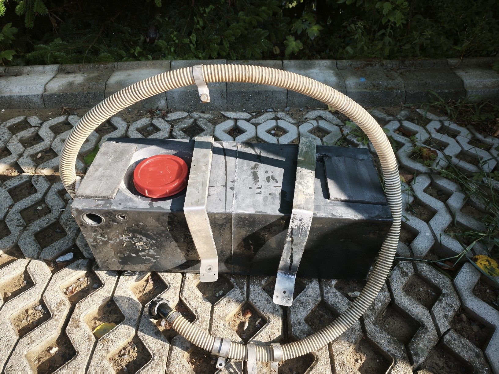 Abbeveratoi e trogoli: Abwassertank Wohnmobil 67L – Usato da Gontenschwil venduto da Jeepli1970