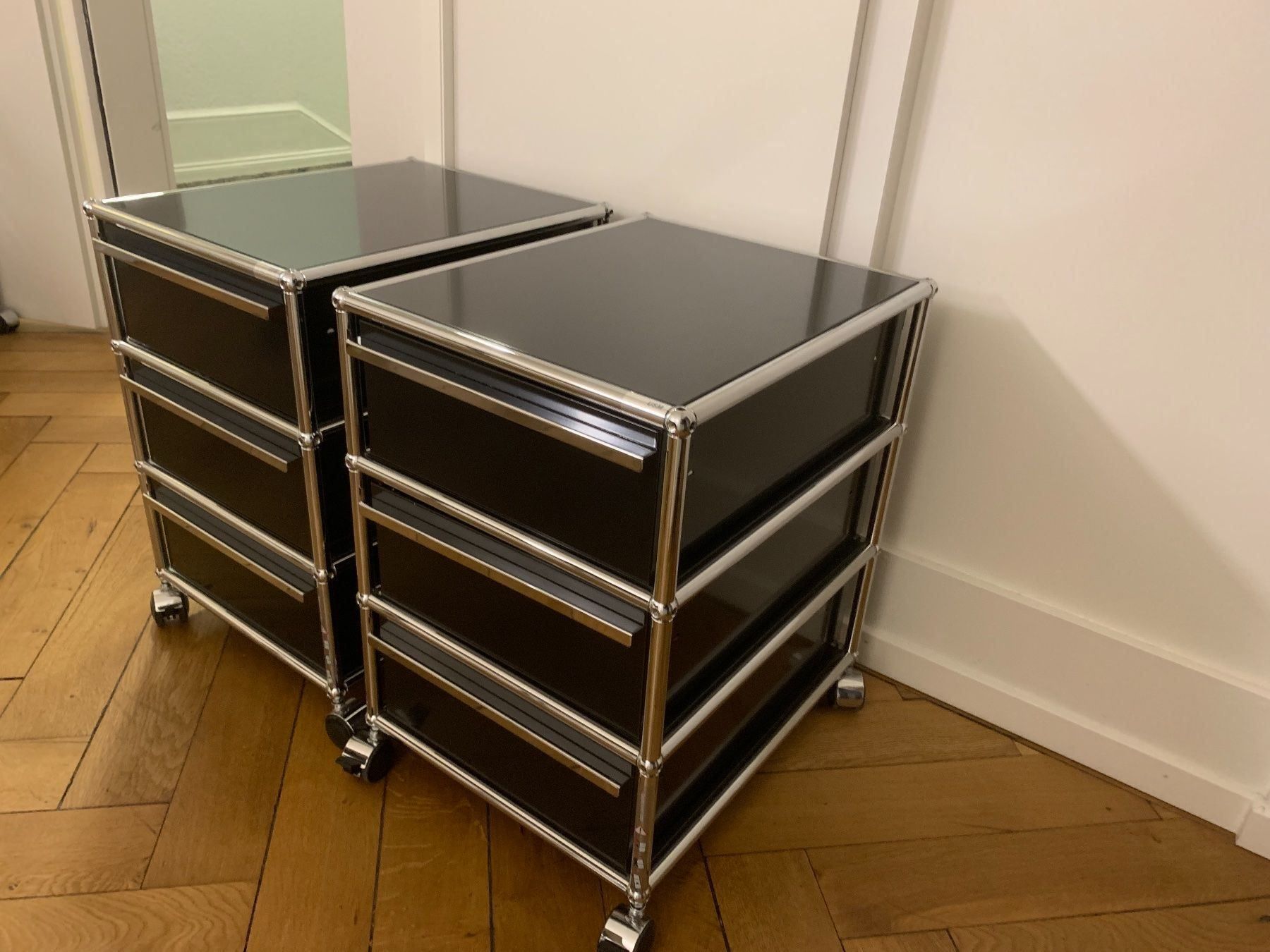 USM Scaffali: Usm Korpus Black Lieferung gratis – Usato da Thun venduto da Thuno6 1
