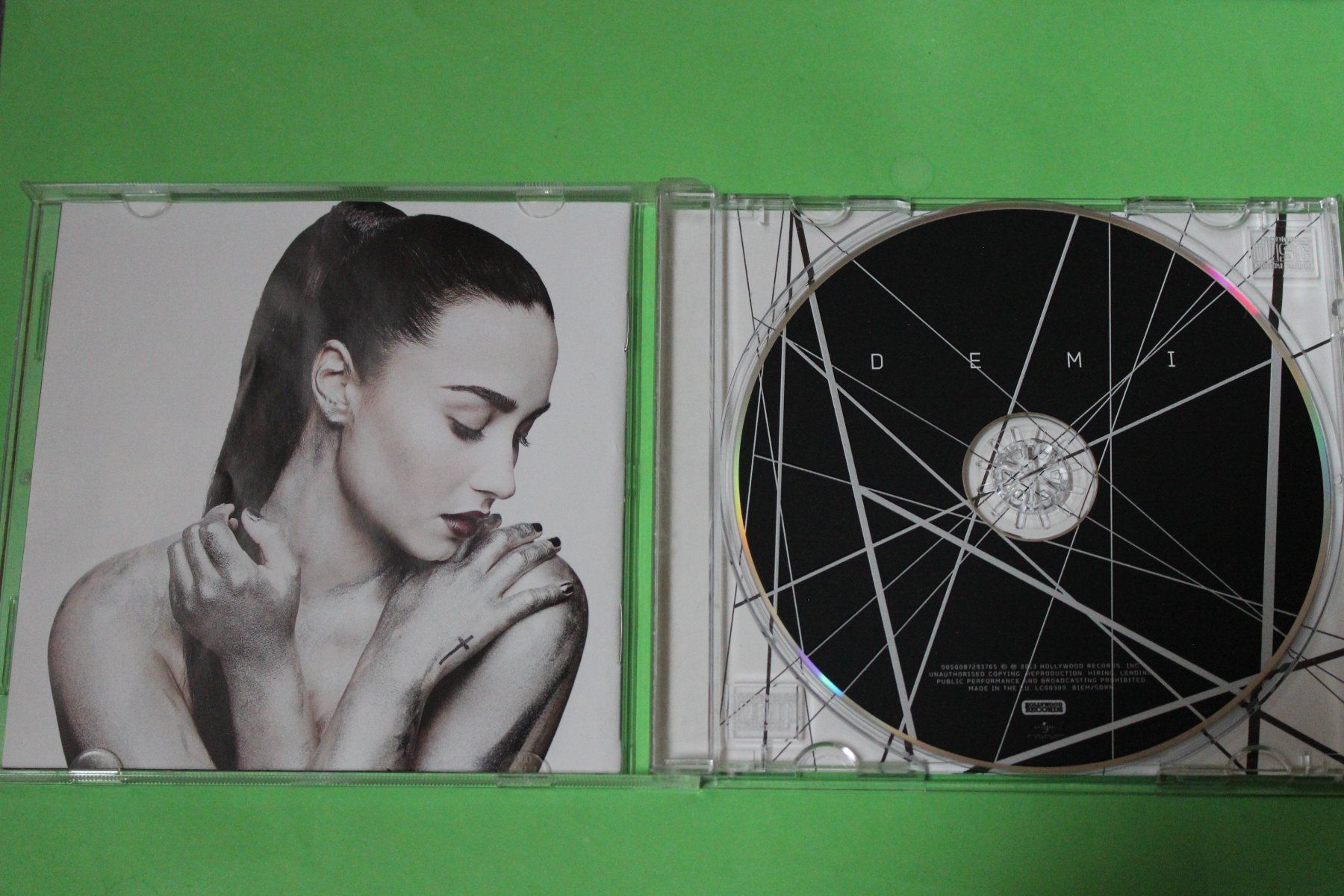 CD: Demi Lovato - Demi CD 2013 – Usato da Tübach venduto da JamesStone 3