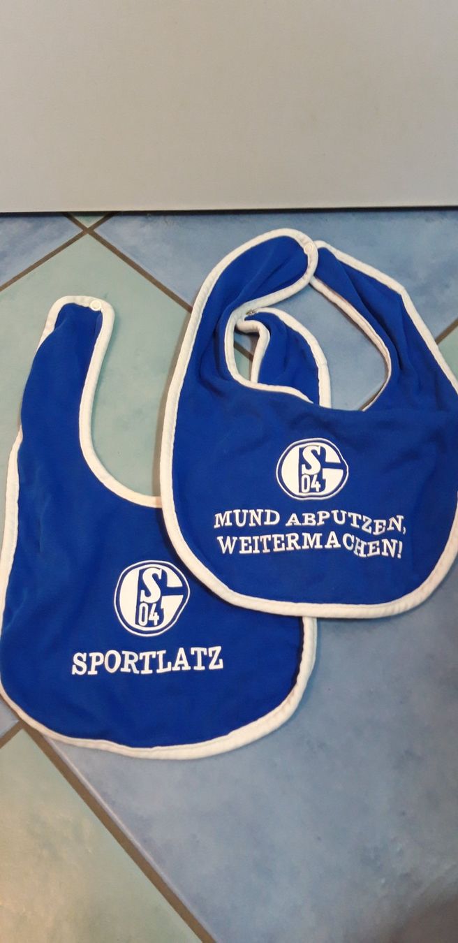 Pasti del neonato: FC Schalke 04 Baby Lätzchen Set – Usato da Thürnen venduto da kru_88hd