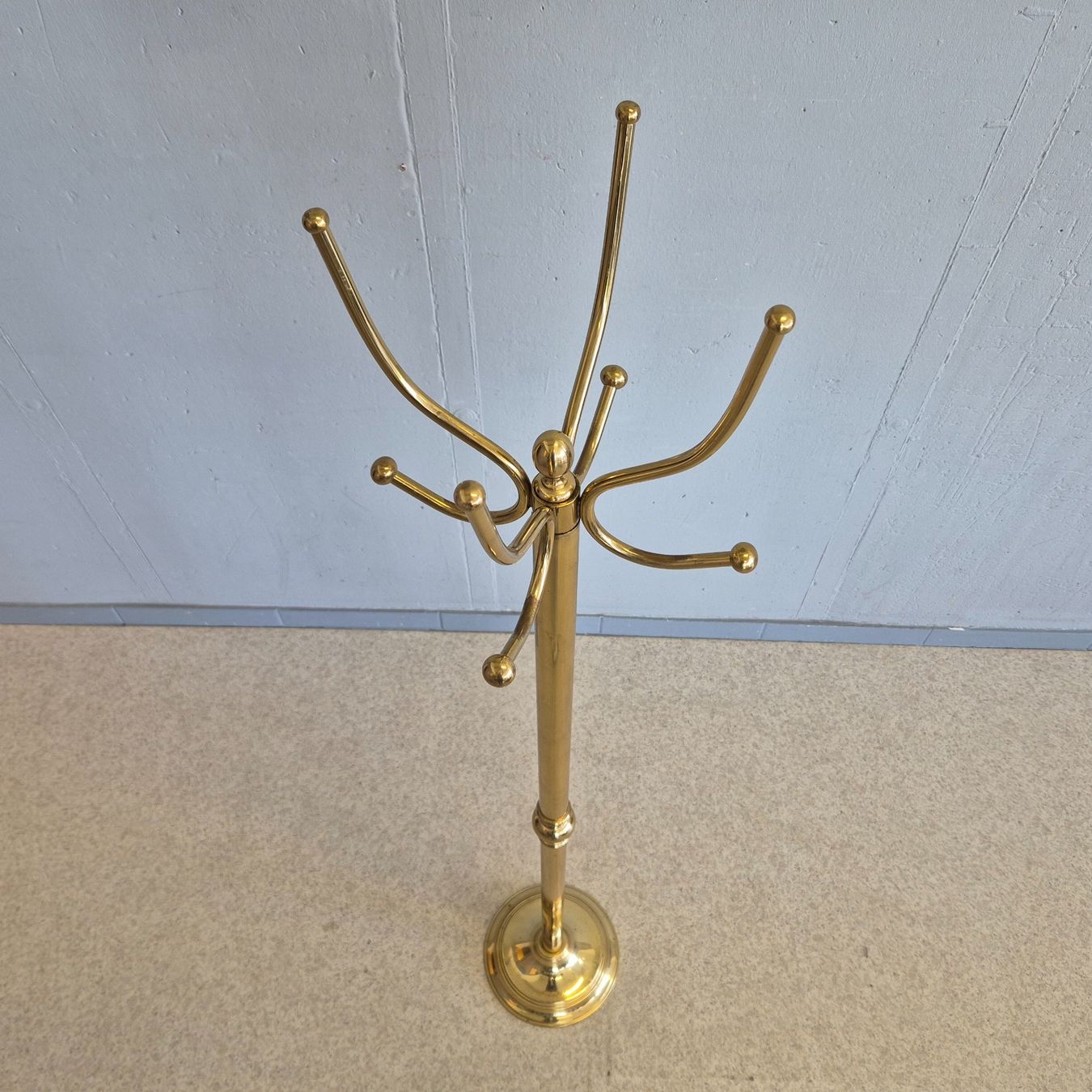 Garderobe: Massive Brass Wardrobe, Messing Garderobenständer Garderobe. – Gebraucht aus Nottwil von Wondewa-Shop 2