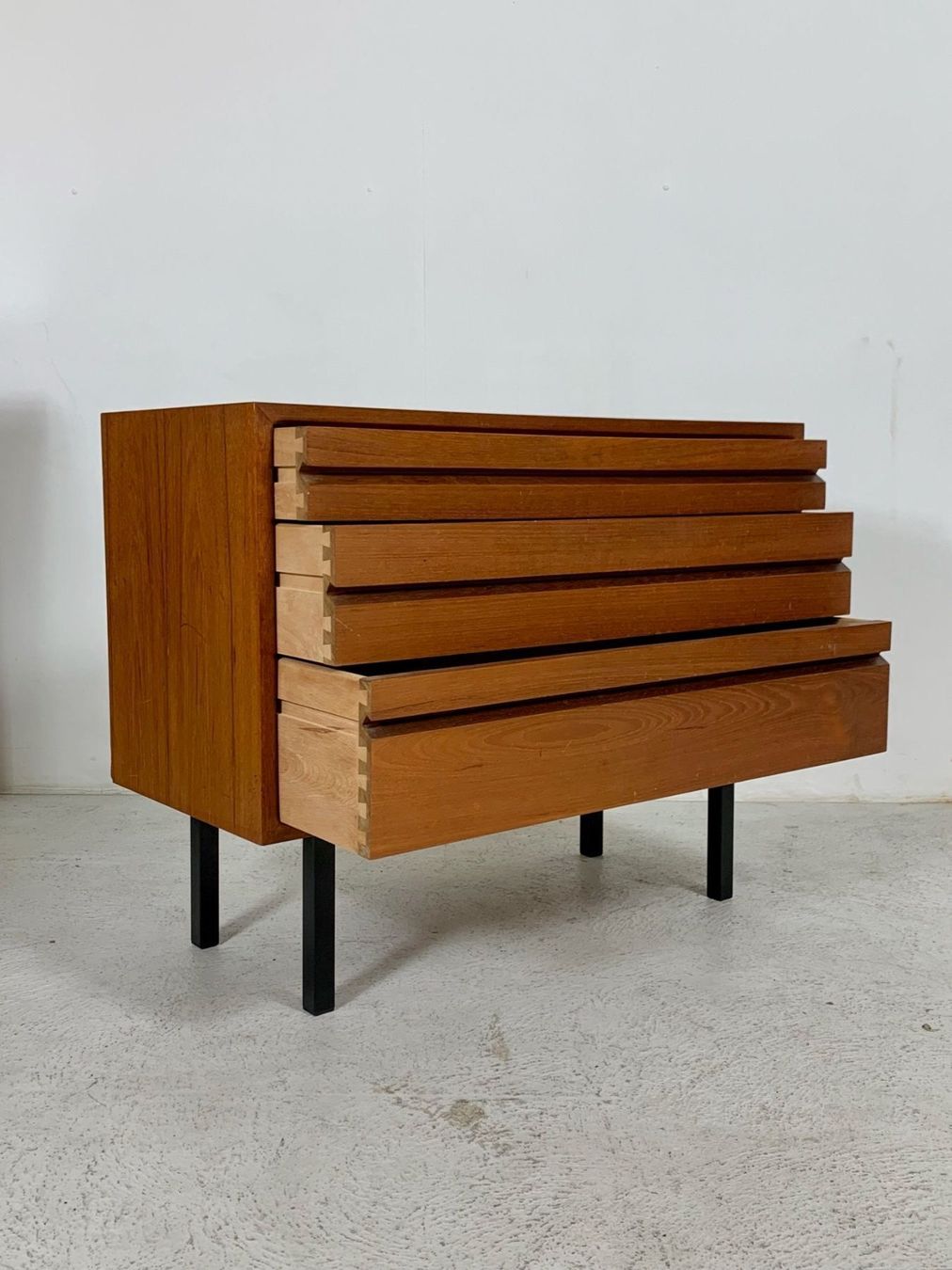 Cassettiere: MidCentury Teak Kommode Cado Denmark 60s – Usato da Basel venduto da MidMod20C 1