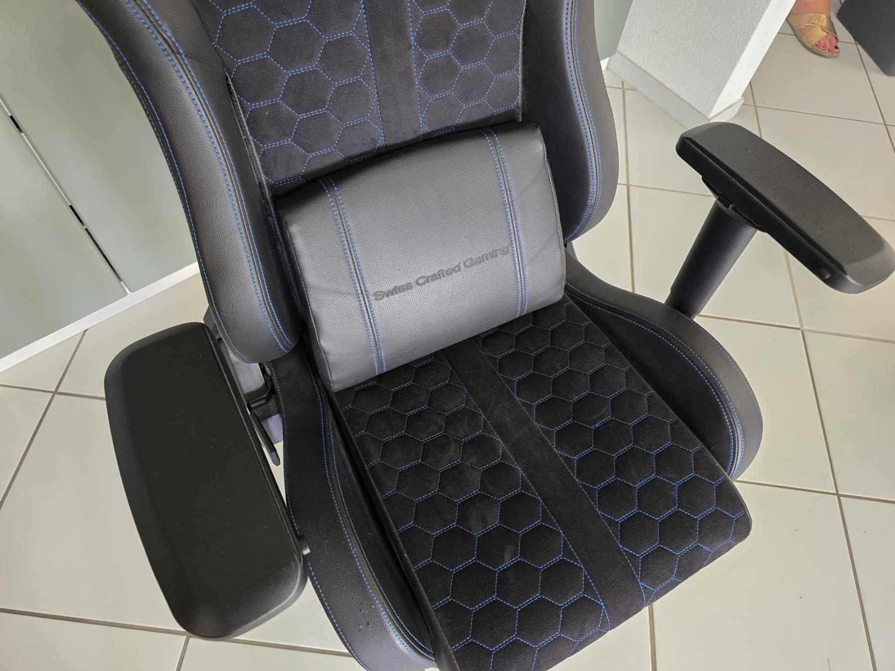 Sedie: Joule Performance Raid Gaming-Stuhl Alcantara Blau/Schwarz – Usato da Rapperswil SG venduto da blackout_7 4