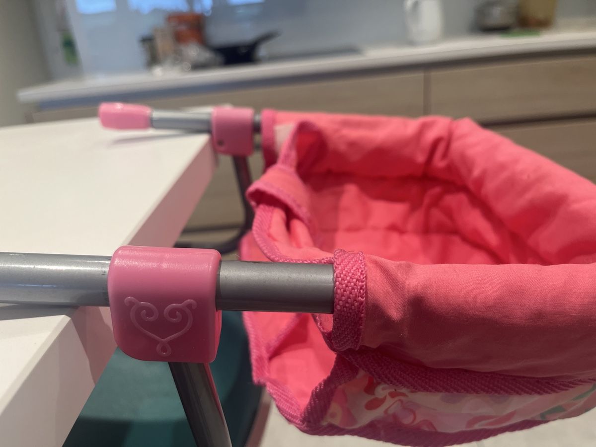 Spielzeuge: Tischsitzli für Puppen – Gebraucht aus Adligenswil von sakura15