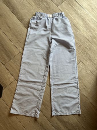 Sommerhose mit blauen Streifen