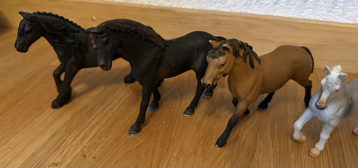 Schleich Giocattoli: 7 Schleich Pferde – Usato da Ostermundigen venduto da airline-trolley 1