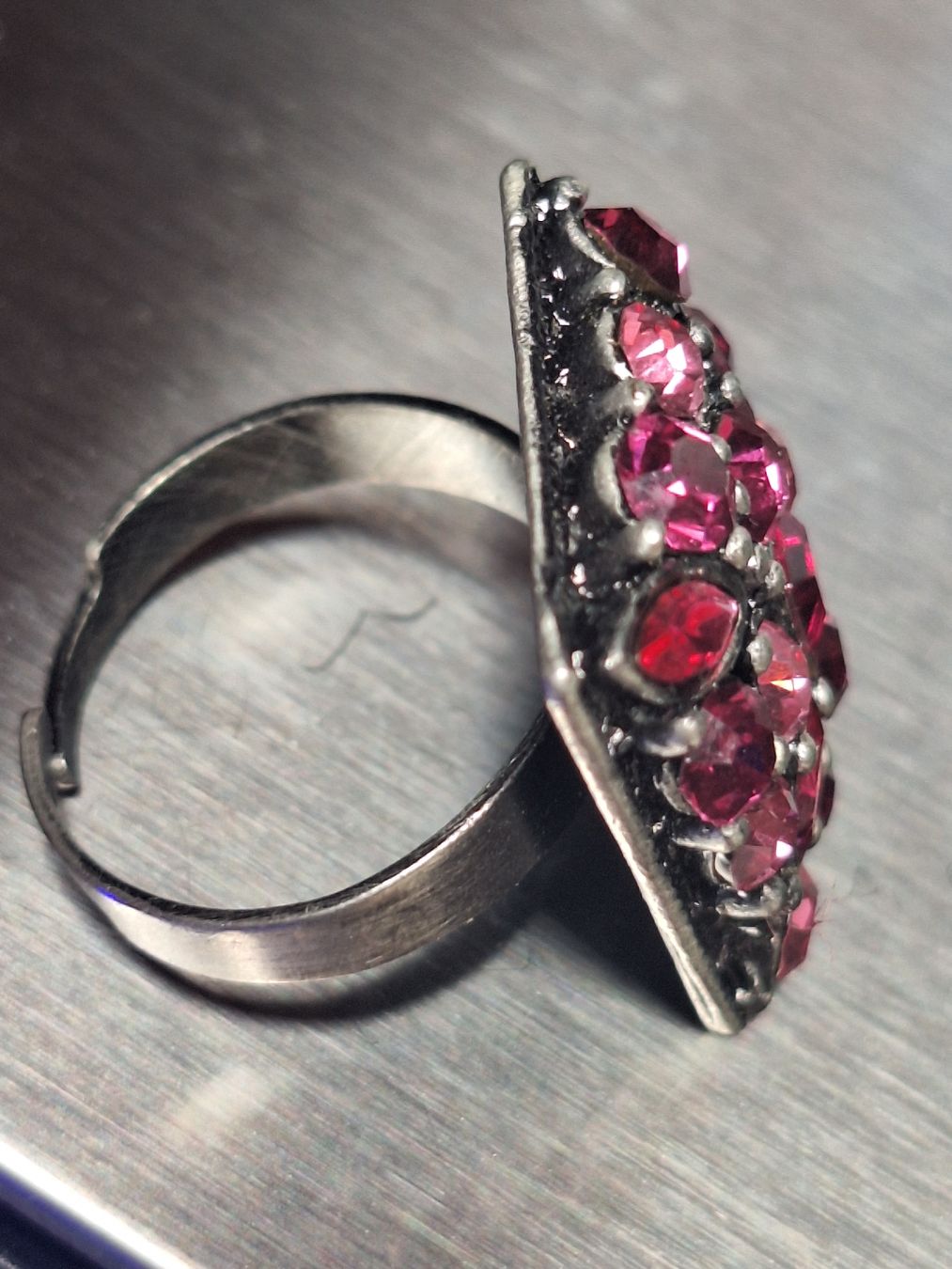 Ringe: Bague avec pierres roses  taille unique usagée – Gebraucht aus Tannay von v1n1p00h 1