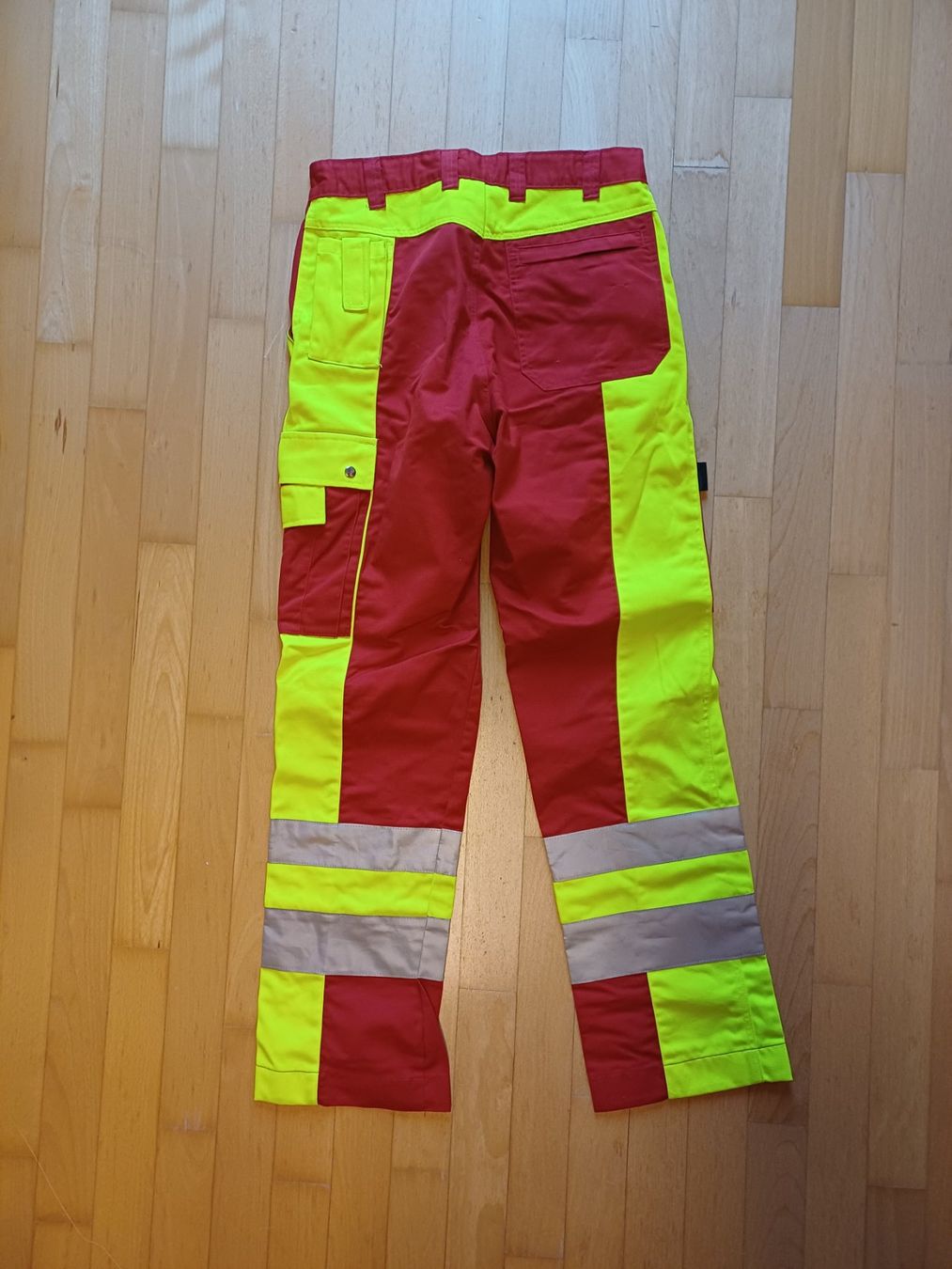 Hosen: Arbeitshose Rot/Warnschutz Gr. CH 42 – Gebraucht aus Oberegg von jan_zq6j 1