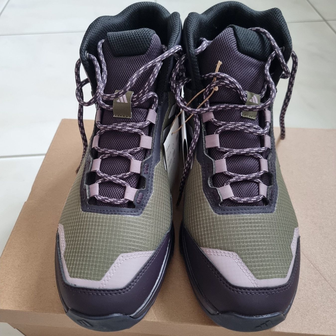 Adidas Damenschuhe: NEUE Adidas Terrex Wanderschuhe Wasserfest, Gr. 40 2/3 – Neu und originalverpackt aus Arth von Africa44 4