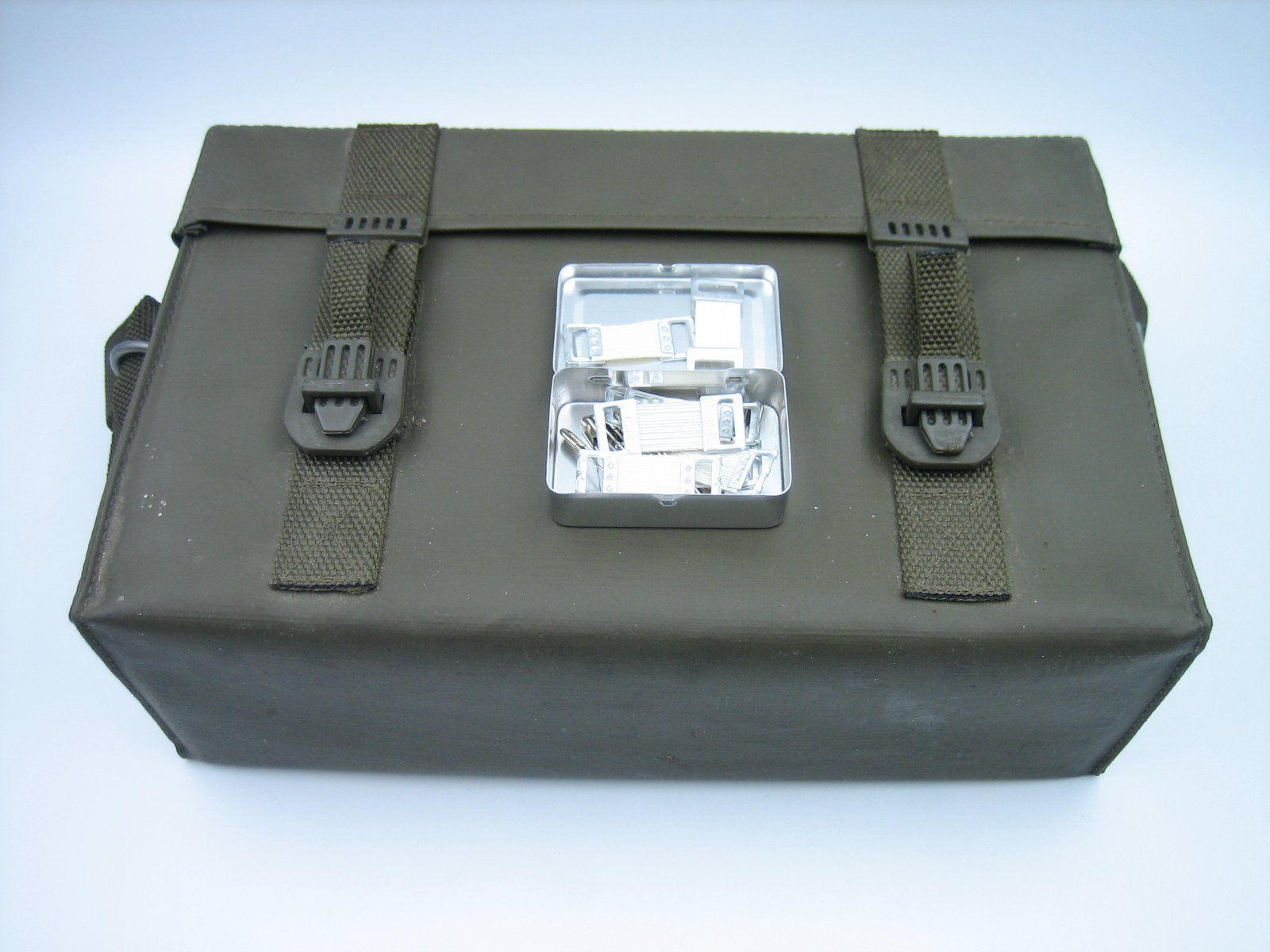 Schweizer Armee Borse: Schweizer Armee Militärtasche mit Notkocher – Usato da Zürich venduto da Tomi118 6