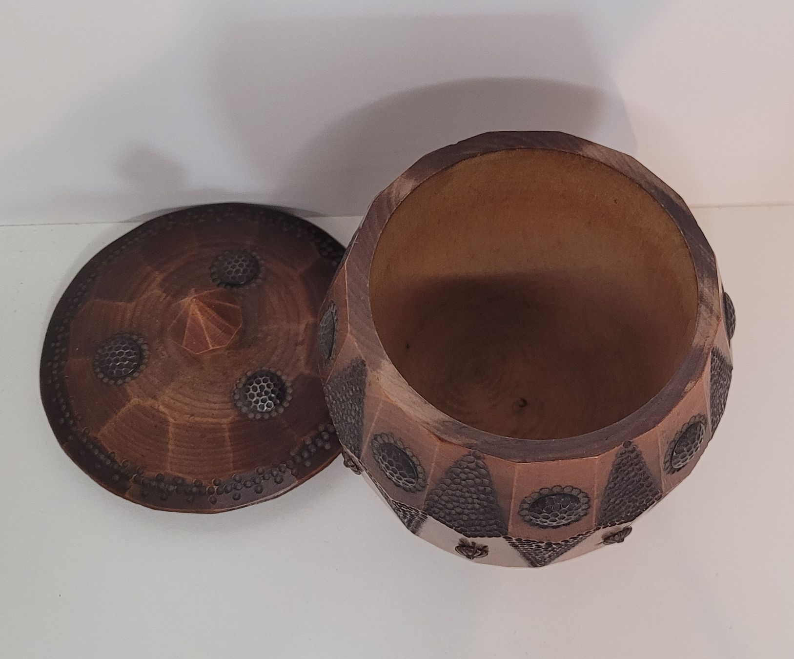 Altri Prodotti per fumatori: Jolie pot en bois - tabatière – Nuovo (secondo la descrizione) da Rocourt venduto da PapyCH 2