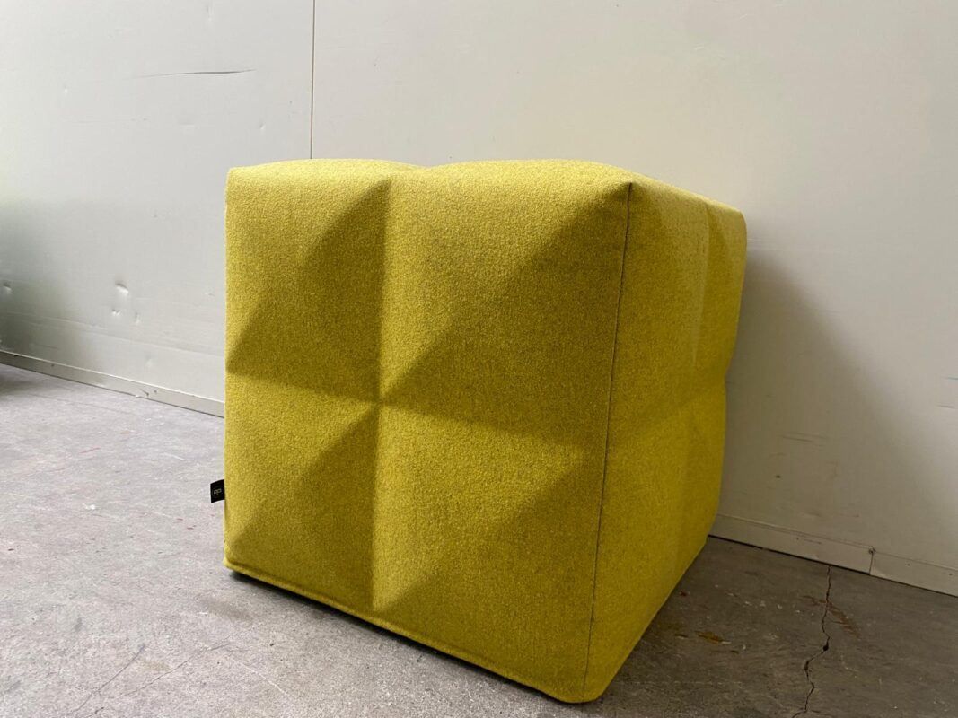 Sgabelli: BuzziCube 3D Solo Akustik-Hocker gelb – Usato da St. Gallen venduto da MSMoebelhandel 1