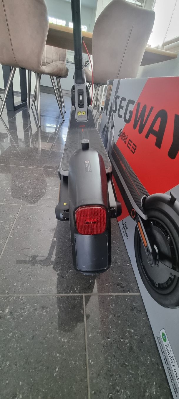 Segway Kickboard: Segway Ninebot E3 800W – D'occasion à Diepflingen par handkutzmaus 4