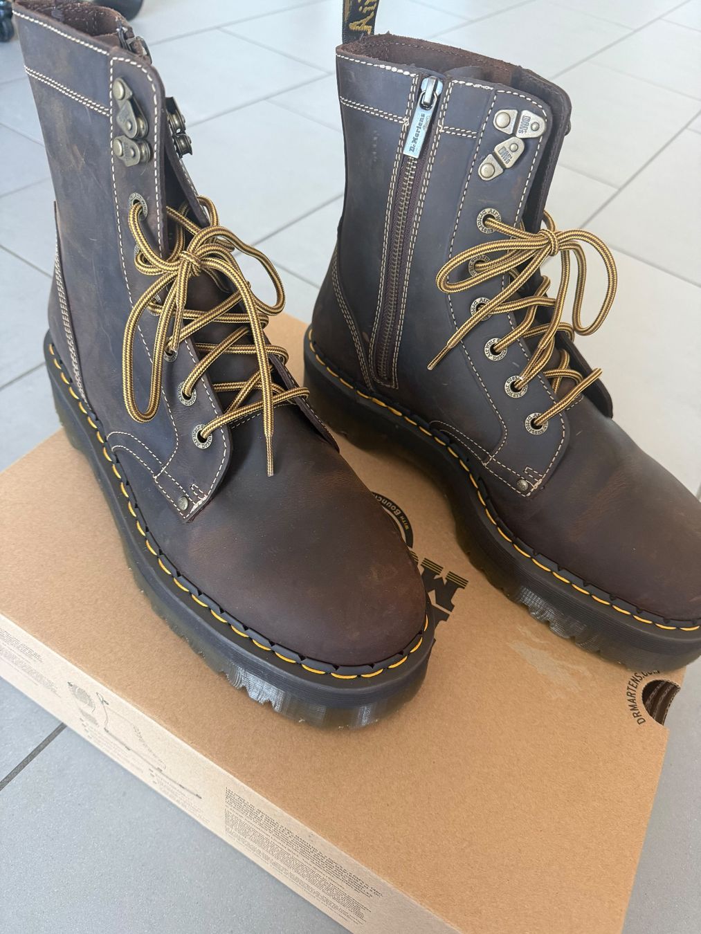 Dr. Martens Herrenschuhe: Dr. Martens Herrenschuhe – Neu und originalverpackt aus Basel von ire_rb6t