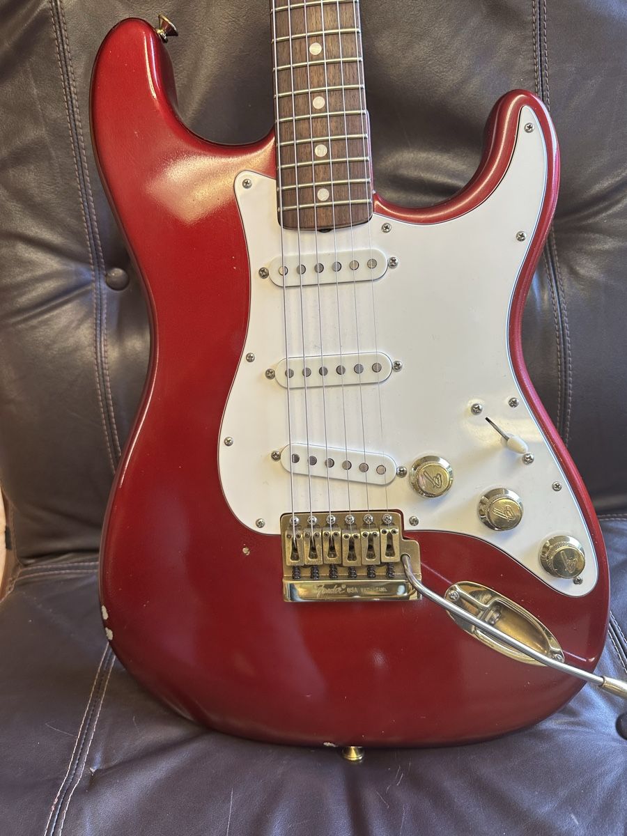 Fender Strumenti musicali: Fender "The Strat" 1982 inkl. Koffer – Usato da Tschierv venduto da Screamingwolfguitars 1