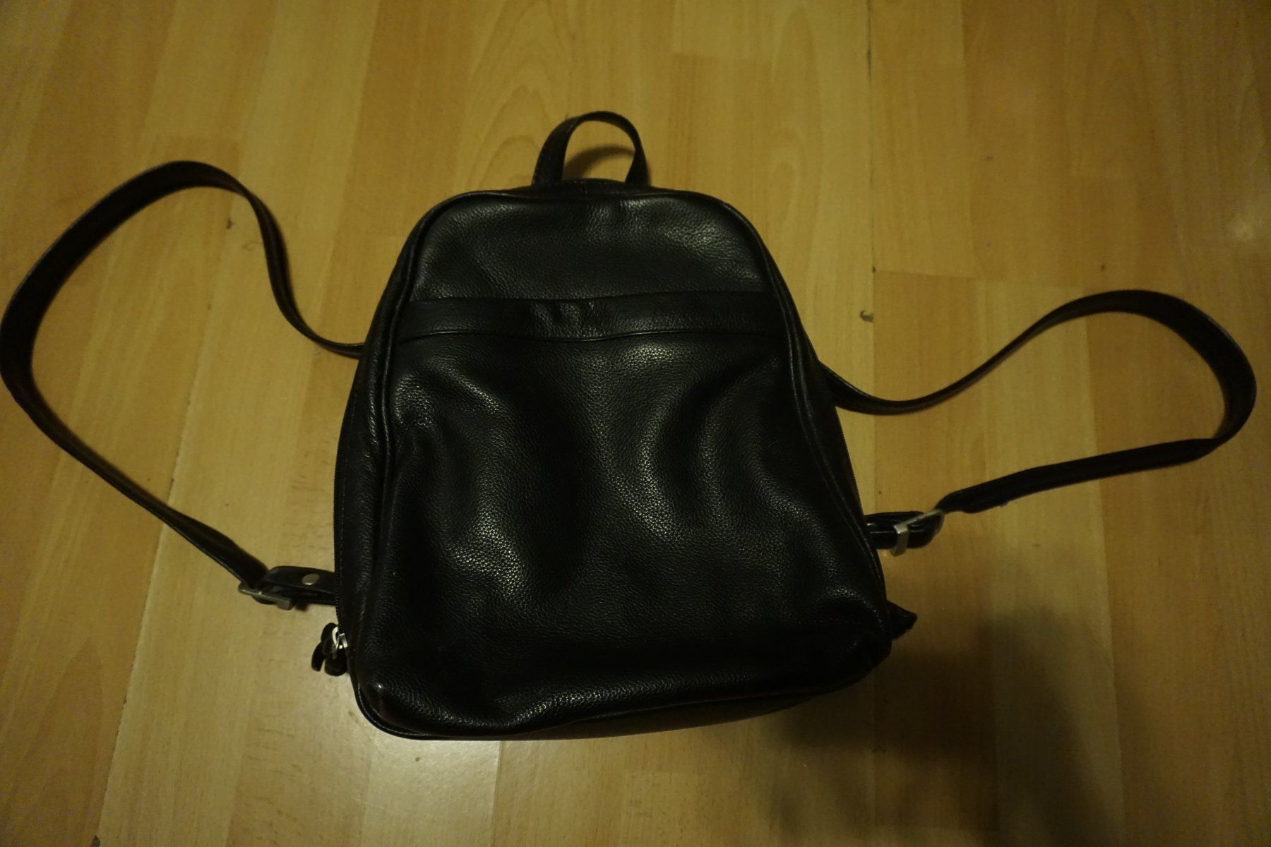 Zaini: Schöner, kleiner Lederrucksack in Schwarz – Usato da Zürich venduto da einalemjena