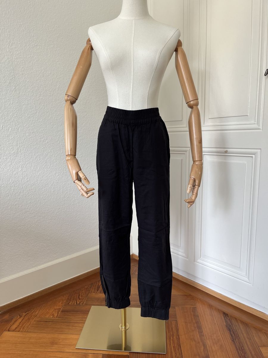 Levi's Pantaloni: Levi's Black Summer Pants - Size M, Lightweight Material – Usato da Mies venduto da Nib2011 1