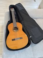 Yamaha CG142C Konzertgitarre mit Tasche und Zubehör