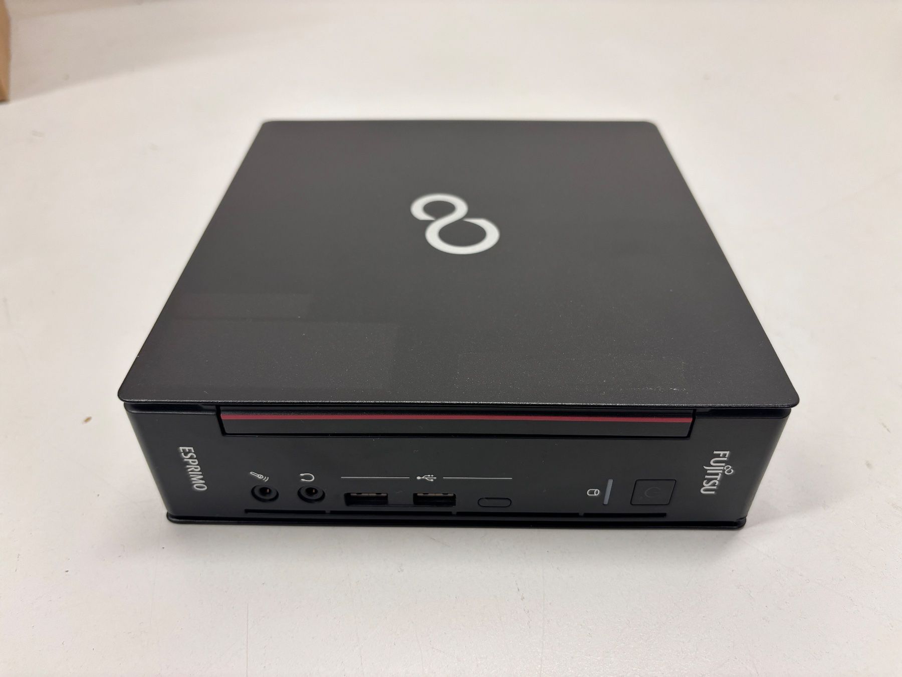 PCs: Fujitsu Esprimo Mini PC - i5 8a gen, SSD, RAM - Offerta! – Gebraucht aus Gravesano von jonnykart