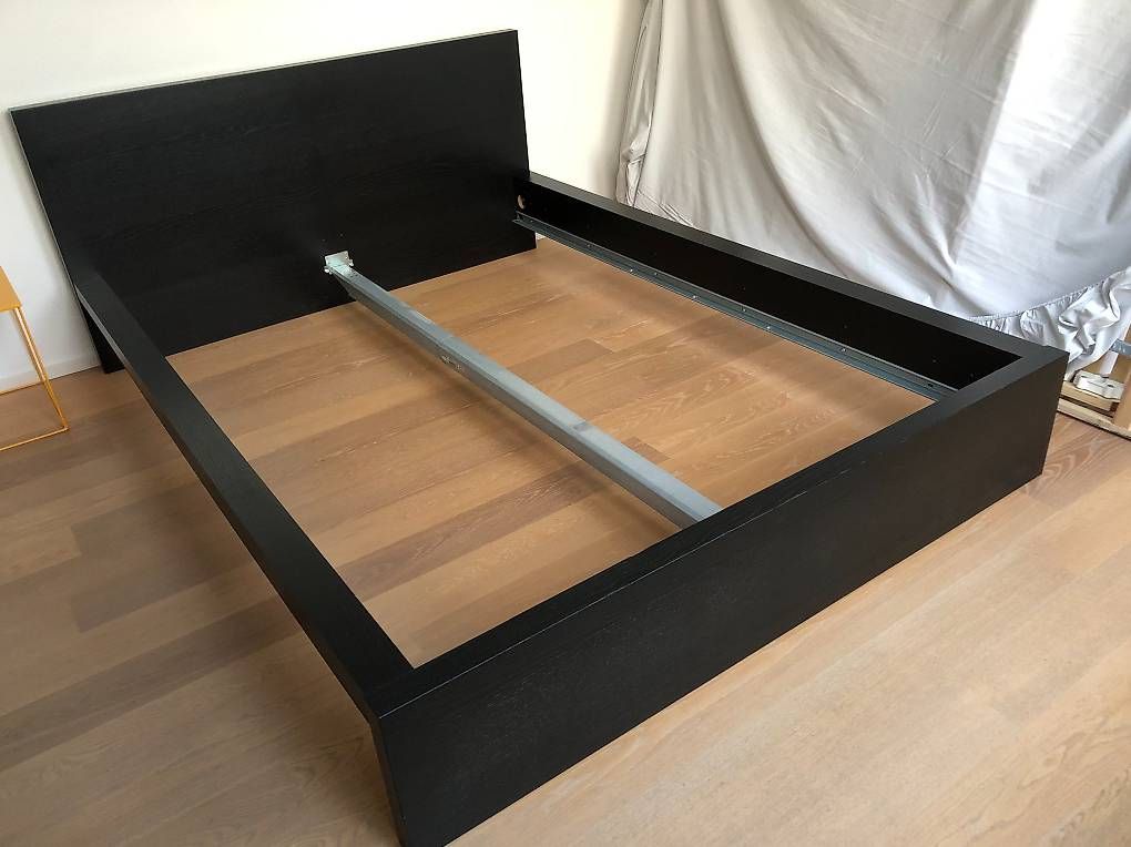 Ikea Lits: Bettgestell schwarz 140 cm x 200 cm – D'occasion à Samstagern par TAAF 1