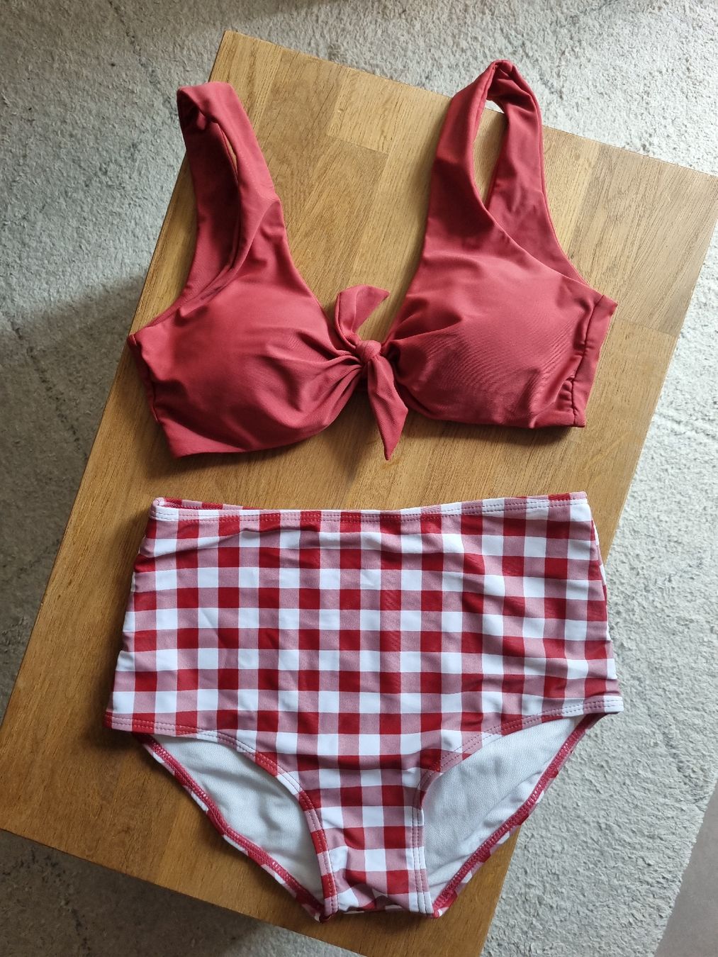 Maillots de bain & Bikinis: Bikini Set Red Gingham – Neuf avec emballage d'origine à Aigle par Smagbrelle18