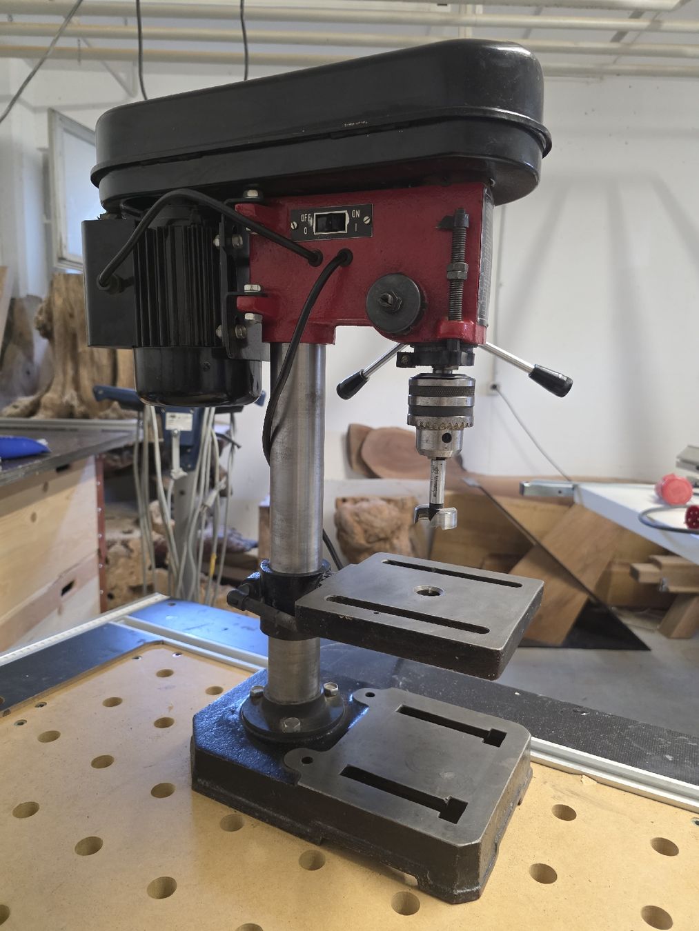 Perceuses: Ständerbohrmaschine mit Motor – D'occasion à Ostermundigen par Sera.P