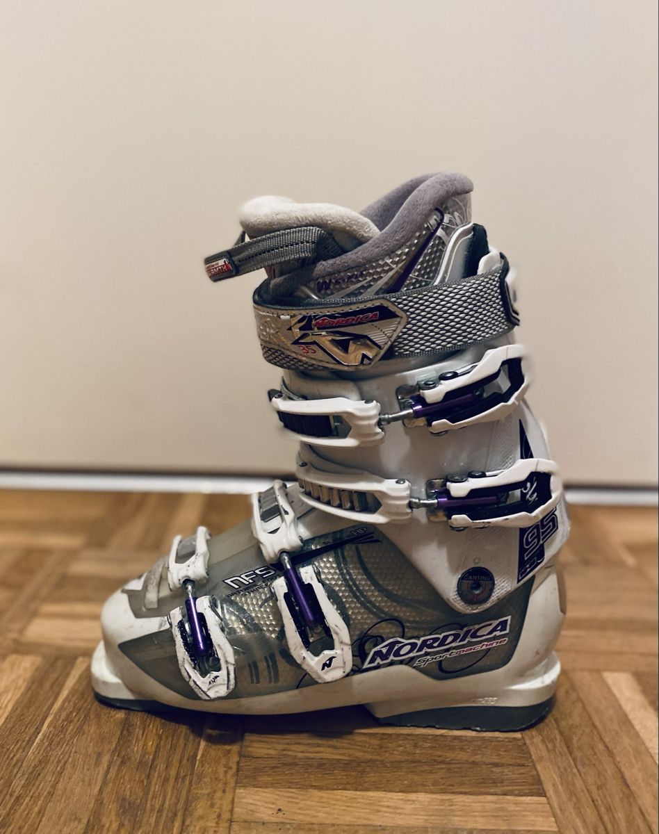 Nordica Scarpe da donna: Nordica Skischuhe – Usato da Zürich venduto da gyreka