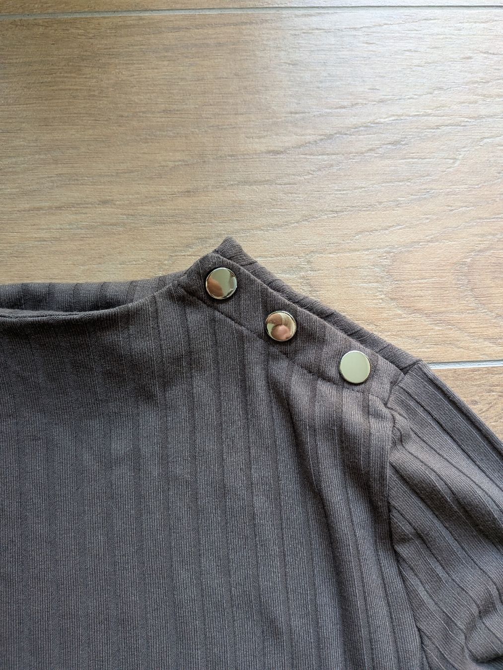 Pulls & Sweat-shirts: Pullover gerippt dunkelbraun – D'occasion à Eschenbach SG par SanFranciscoCalifornia 1