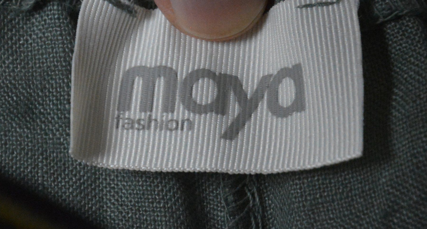 Pantaloni: Olivegrüne Leinen Shorts von Maya – Usato da Niederhasli venduto da littledrop 2