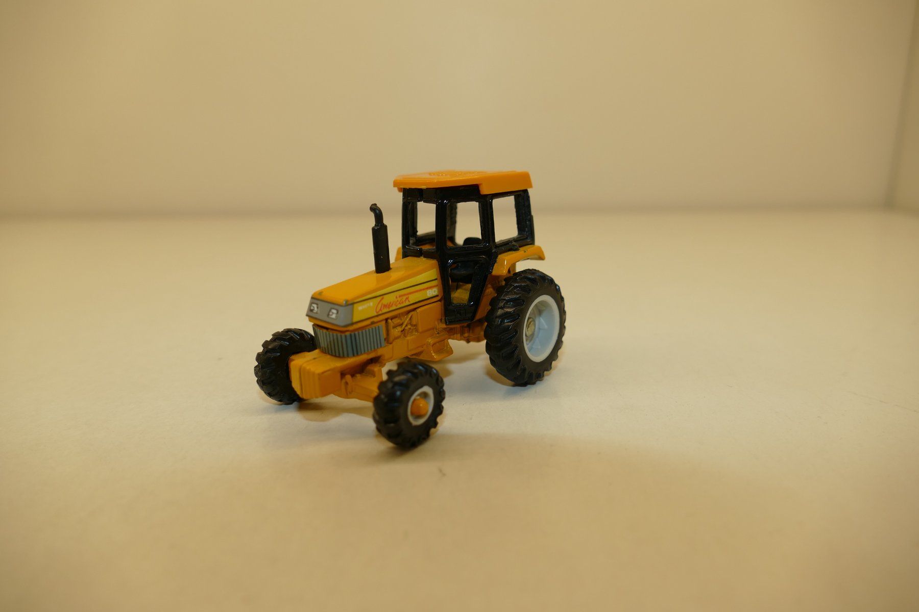 Modellbausätze & Standmodelle: ERTL Metallmodel: White American 80 Traktor – Neu (gemäss Beschreibung) aus Niederhasli von rail-duerst