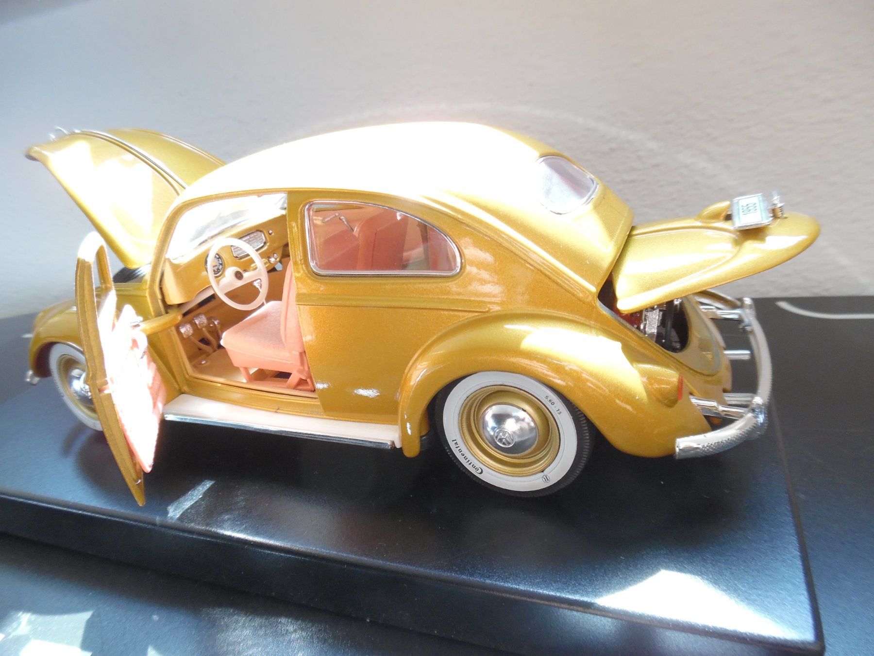 Volkswagen Modellautos: VW Käfer 1.000.000 ste Gold Beetle 1955 Metall 1;18 – Gebraucht aus Steinach von suzzi11 8