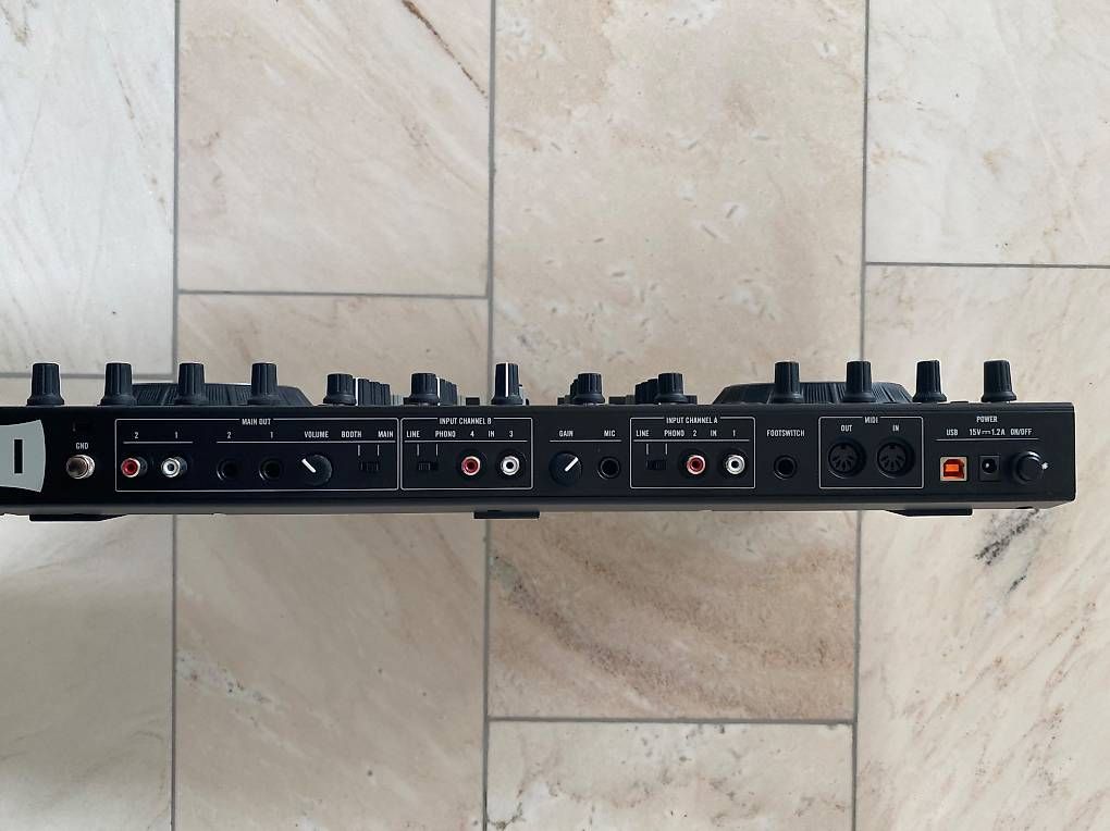 Console di mixaggio: TRAKTOR KONTROL S4 MK2 mit Rollkoffer – Usato da Rudolfstetten venduto da zsudo 1