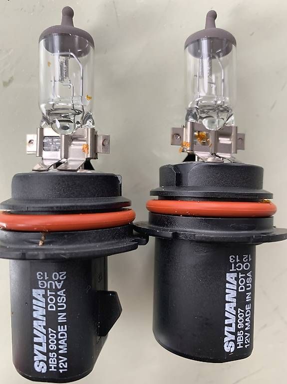Fari: Sylvania HB5 9007 Head Light Bulbs – Usato da Uster venduto da dan_5m6y