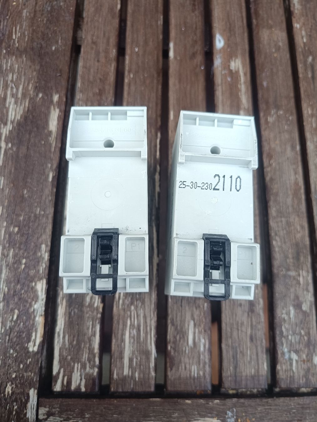 ABB Componenti elettronici: Installationsschütz ABB ESB25-30N 2 Stück  – Nuovo (secondo la descrizione) da Wiesendangen venduto da Niko.503_ 2