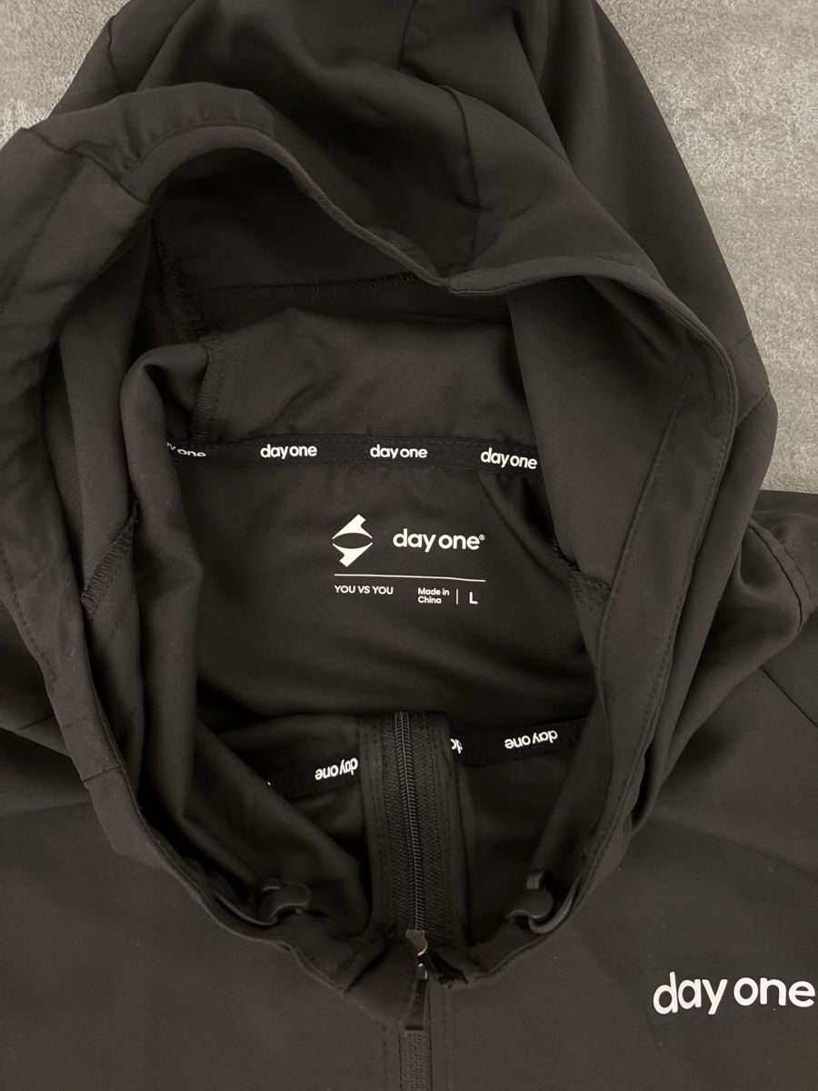 Completi, tute sportive e funzionali: Day one Performance Tracksuit L  – Nuovo (secondo la descrizione) da Rümlang venduto da svent 7