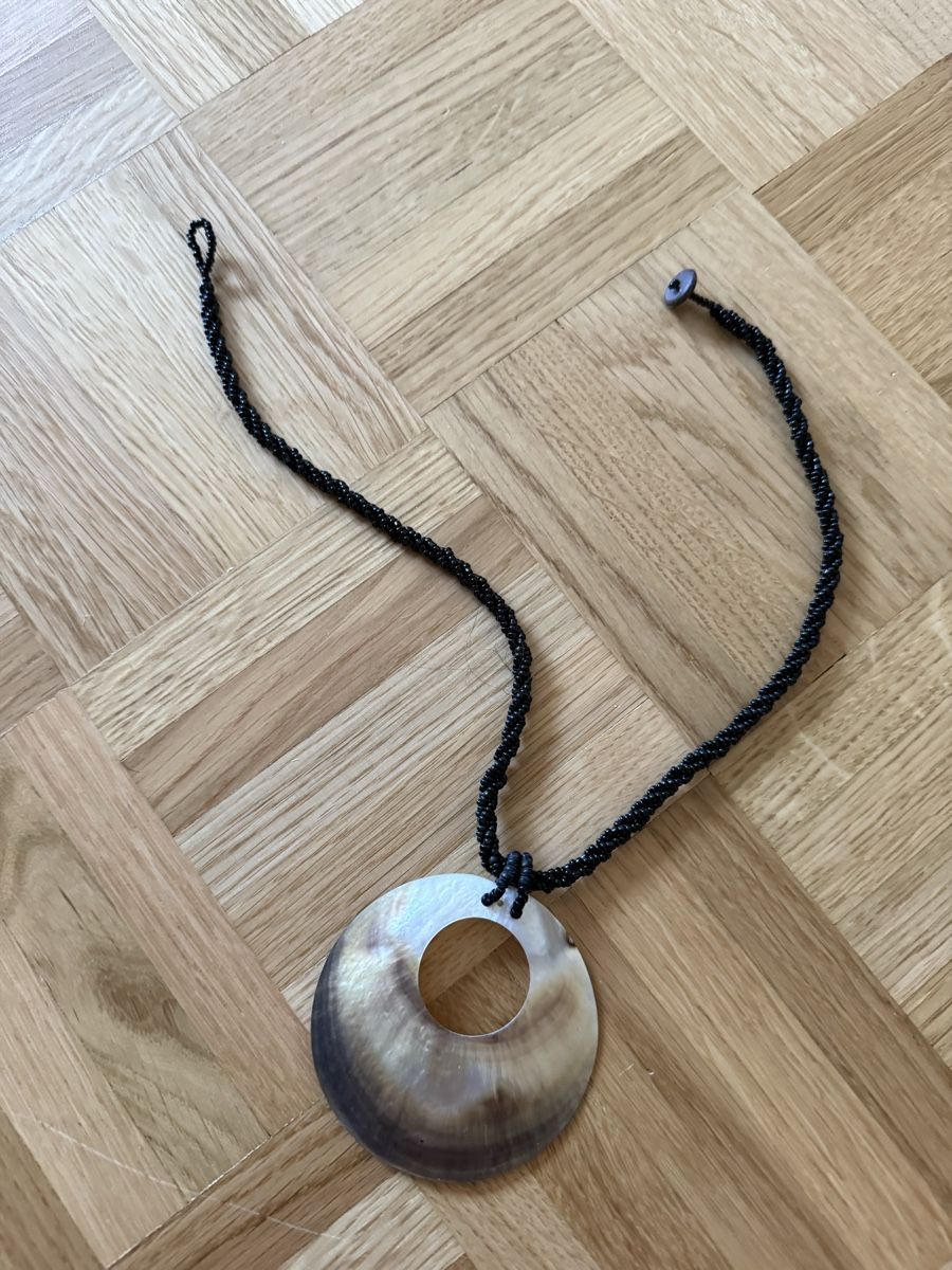 Catenine: Kette Perlmutt-Anhänger rund mit Ausschnitt, Glasperlen – Nuovo (secondo la descrizione) da Zürich venduto da rapido06 3