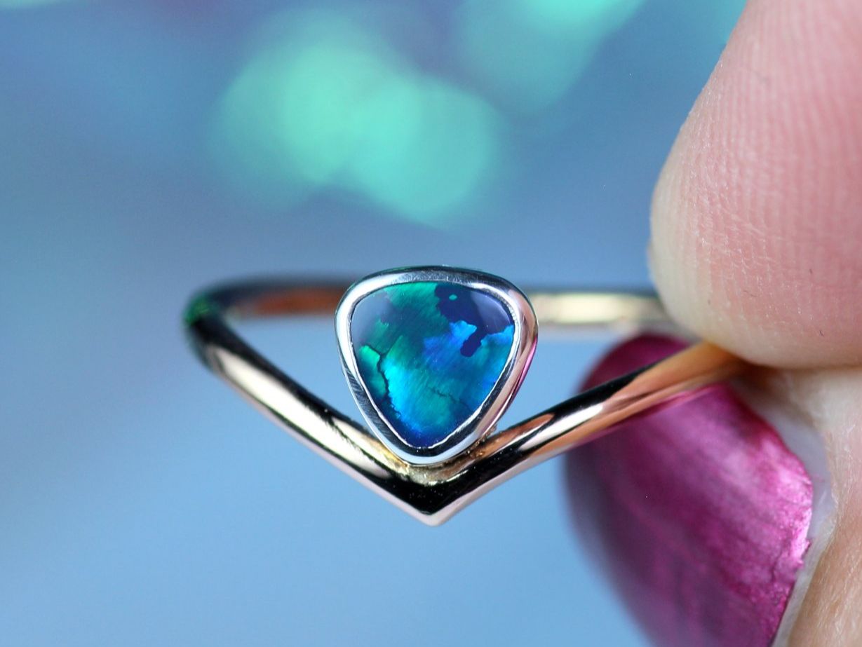 Ringe: AURORA ETERNA Bicolor Ring in 18k Roségold mit Black Opal – Neu und originalverpackt aus Bern von OSONO.Design