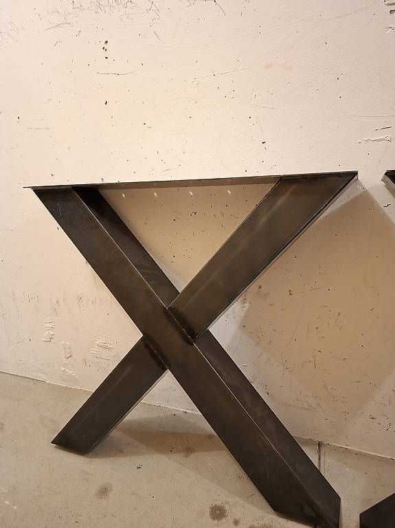 Altri mobili: Tischgestell X Form Metall – Usato da Winterthur venduto da DtR77 1